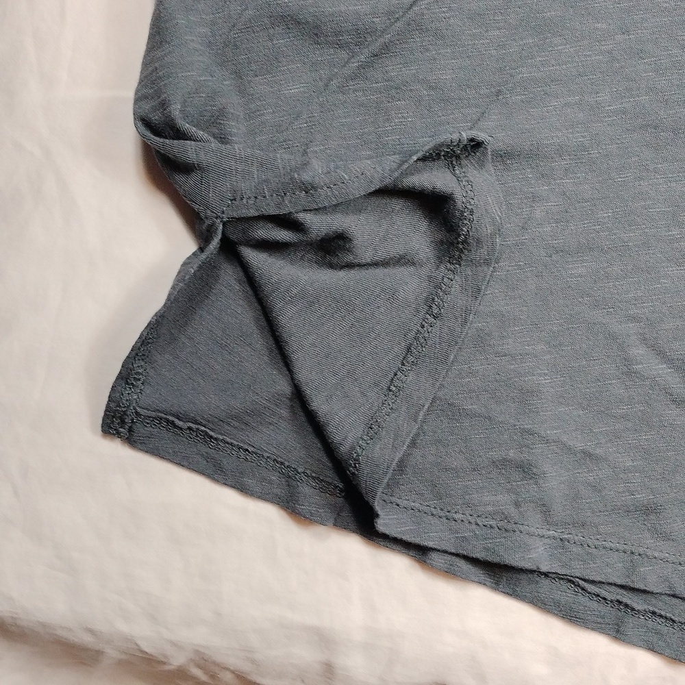 Torrid v-neck sleeveless top size 4 X - Picture 8 of 10